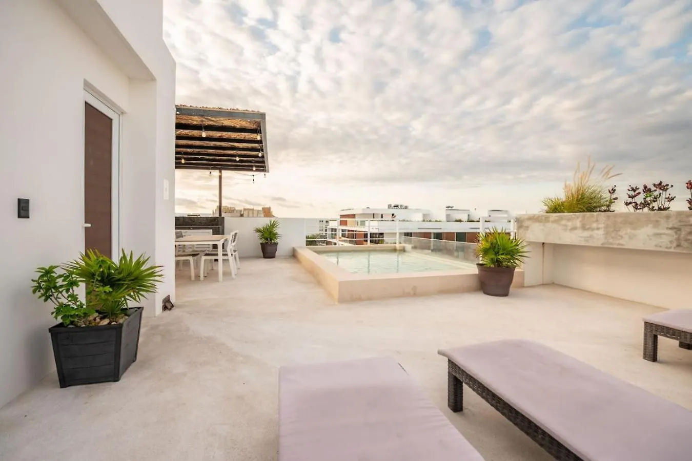 1 Bedroom Apt W Rooftop Pool Walk To Beach 5Th Ave Playa del Carmen