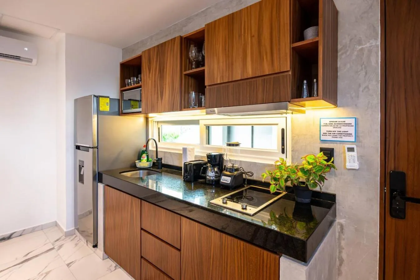 Сasa de vacaciones 1 Bedroom Apt W Rooftop Pool Walk To Beach 5Th Ave Playa del Carmen